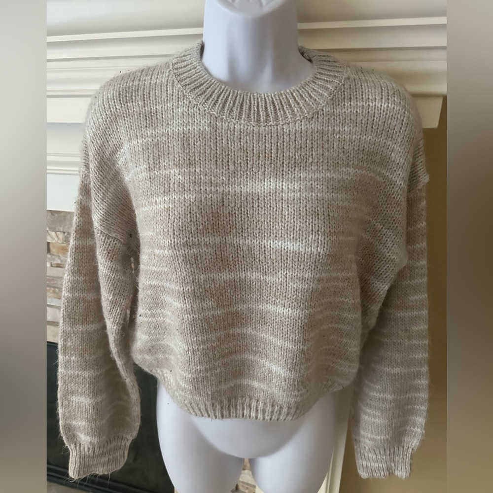 Cocovive light tan/Cream Knit Crewneck crop sweater Size small